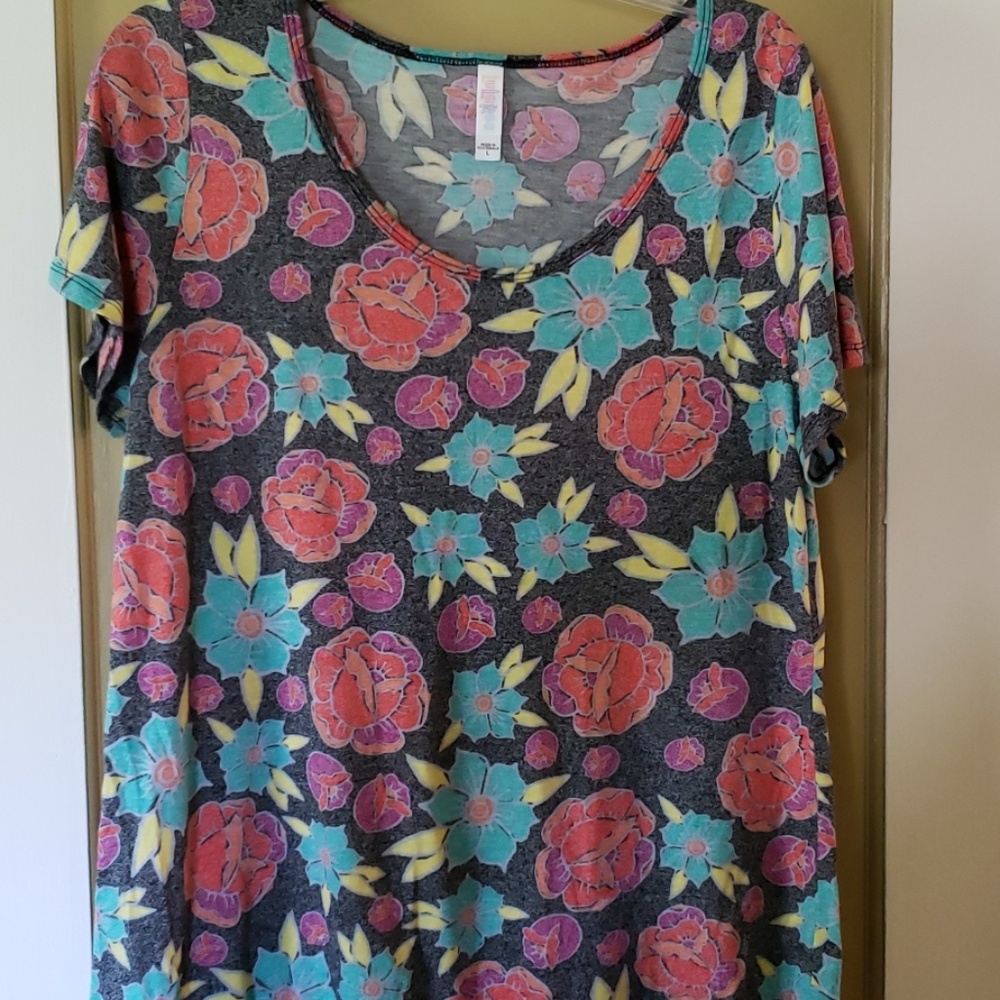 Lularoe classic tee